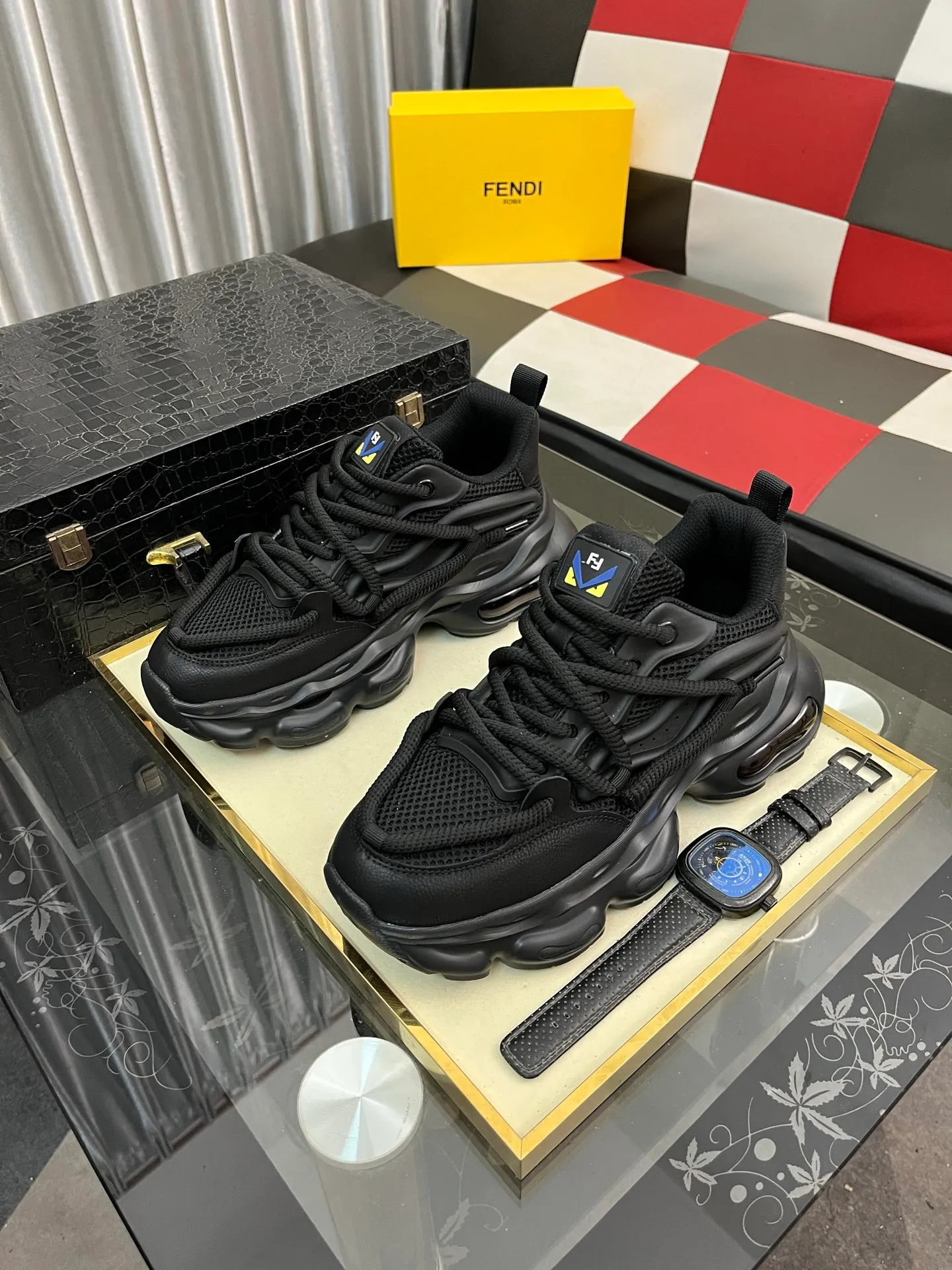 Men's shoes 💰480⌚️⌚️【FENDI】original quality.~ Unique modern style sneakers. 🏃A must-have casual shoe for trendy men😍😍 Original brand imported from Italy, imported original leather, sheep lining (refuses to discolor and grind feet) Sole: Original sole provided by the original factory, French lazy style design ⚠️Fit to the feet, original quality, super comfortable original sole. Just like shooting the real thing🎬The real thing is better, code number: 38-44